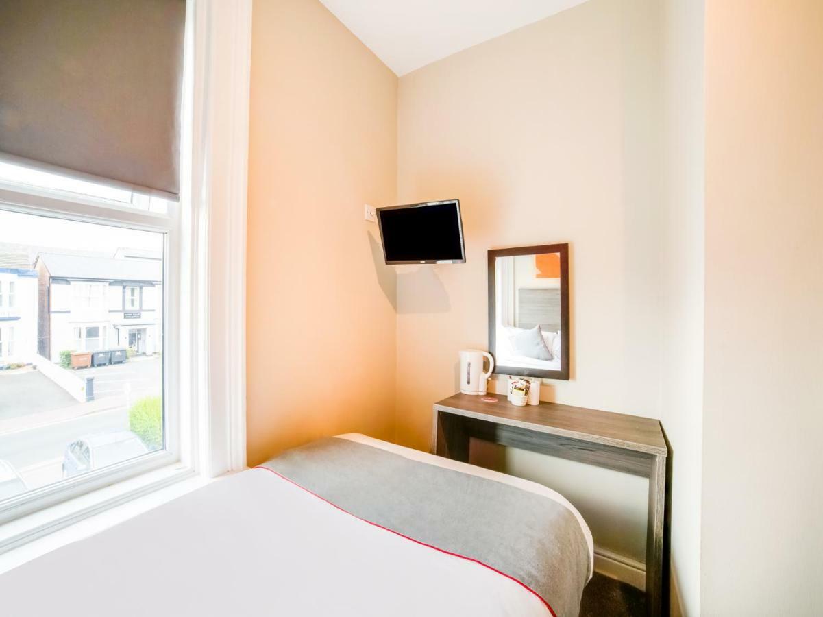 Tequila And Dunlin Rooms Southport Central Exterior photo